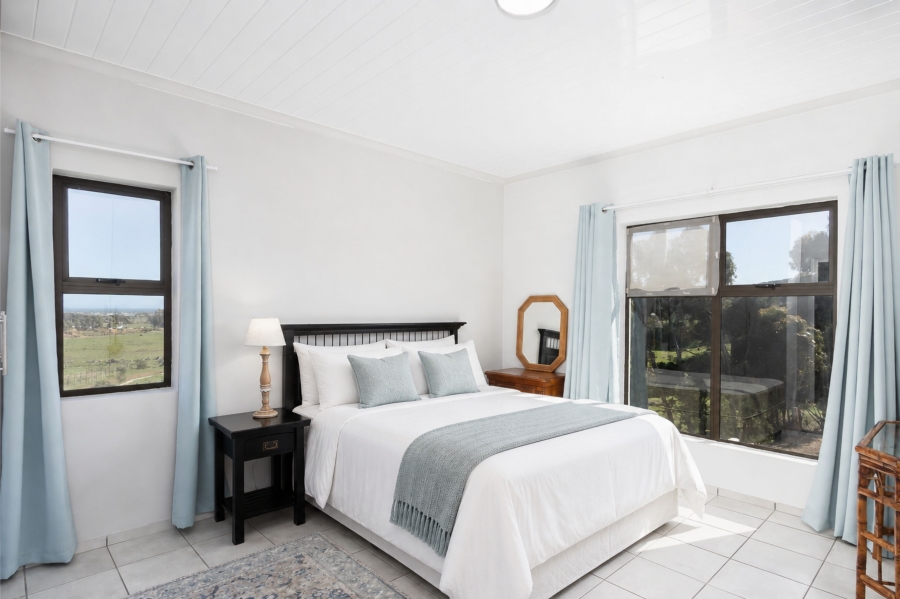 6 Bedroom Property for Sale in Sir Lowrys Pass Village Western Cape